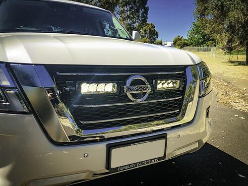 Zestaw dwóch lamp LED Lazer Triple-R 750 Elite w grill z zestawem montażowym NISSAN Patrol Y62 Series 5 2020-2022 - zdjęcie 1