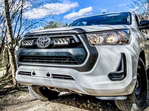 Zestaw dwóch lamp LED Lazer Triple-R 750 w grill z zestawem montażowym TOYOTA Hilux Hilux Active / DLX / Comfort / SR / Icon / Duty / Invincible 2021- - zdjęcie 1
