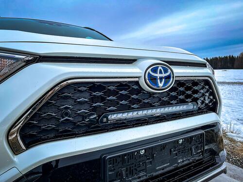 Lampa LED Lazer Linear-18 Standard w grill z zestawem montażowym TOYOTA Rav4 Plug-In Hybrid 2020- - zdjęcie 1