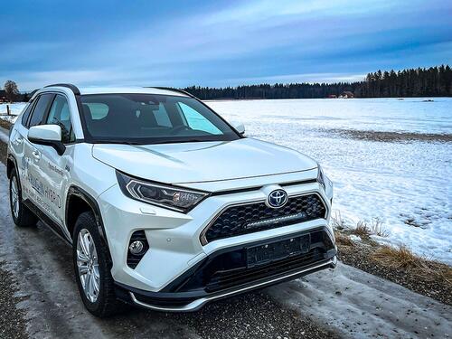 Lampa LED Lazer Linear-18 Elite w grill z zestawem montażowym TOYOTA Rav4 Plug-In Hybrid 2020- - zdjęcie 1