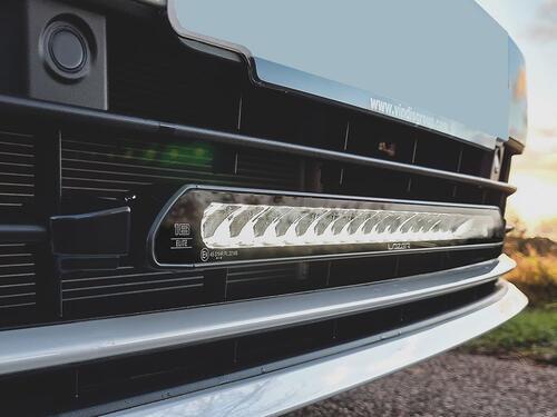 Lampa LED Lazer Linear-18 Elite w grill z zestawem montażowym VW Golf MK8 2020- - zdjęcie 1