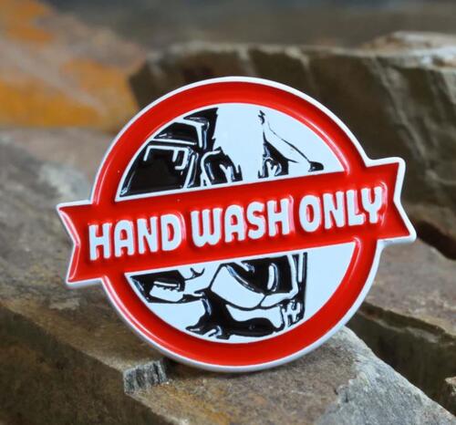 Przypinka Hand Wash Only (metalowa) - zdjęcie 1