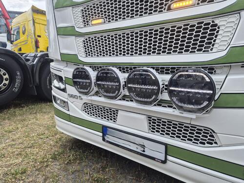 Zestaw montażowy SKYPARTS dla czterech reflektorów dalekosiężnych w grill Scania NG - zdjęcie 1