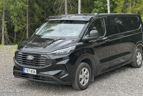 Osłona przeciwsłoneczna FORD Transit Customer 12/2023-; VW T7, z 5 białymi obrysami Strands Dark Knight oraz ledbarem Strands Nuuk D-Line 20