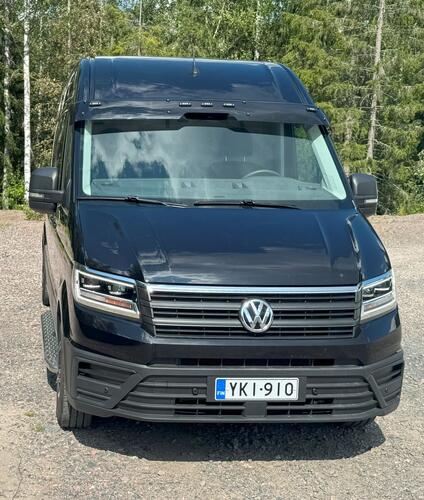 Osłona przeciwsłoneczna VW Crafter 2017-; MAN TGE 2017-, z wycięciami na czujniki, z 5 białymi obrysami Strands Dark Knight, z zestawem montażowym - zdjęcie 1