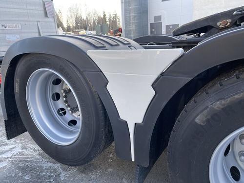 Osłona Y między nadkola VOLVO FH4/FH5 - zdjęcie 1
