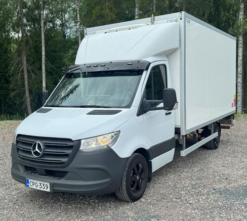 Osłona przeciwsłoneczna MB Sprinter 2006-2018 i 2018-; VW Crafter 2006-2016, z 5 białymi obrysami Strands Dark Knight, z zestawem montażowym - zdjęcie 1