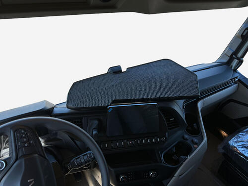 Półka z matą antypoślizgową do Iveco S-Way (2024-) - zdjęcie 1