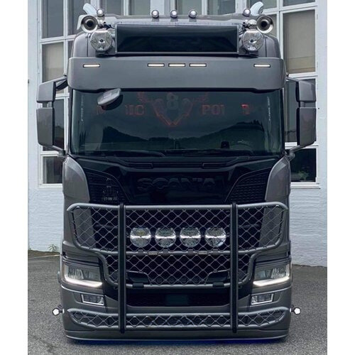 Osłona przeciwsłoneczna TruckKing SCANIA NG S&R 2016-, z zestawem montażowym, wycięcia na 5 obrysów, głębokość 35 cm - zdjęcie 1