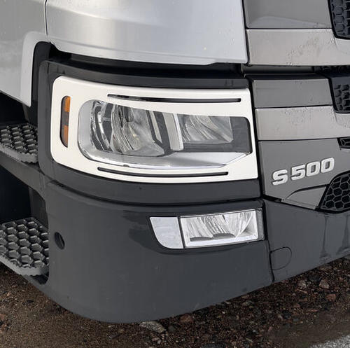 Wykończenie lamp przednich brewki Scania S&R 2016- z wycięciem na kierunkowskaz oraz światło pozycyjne - zdjęcie 1