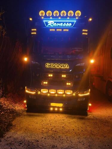 Podświetlany napis SCANIA ze stali nierdzewnej pomarańczowe światło - zdjęcie 1