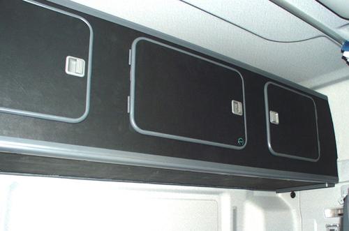 Szafka trzydrzwiowa na tył kabiny do MAN TGS/TGA LX (czarna, szara krawędź), nr kat. 261500ES25S - zdjęcie 1