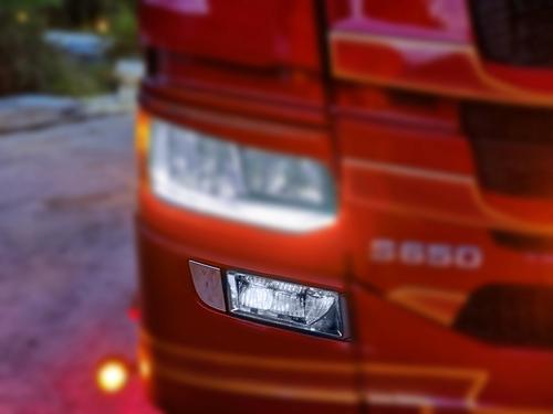 Dodatkowe białe zimne światła pozycyjne LED do reflektorów przeciwmgłowych Scania R/S 2016-2022, nr kat. 13240878CW - zdjęcie 1